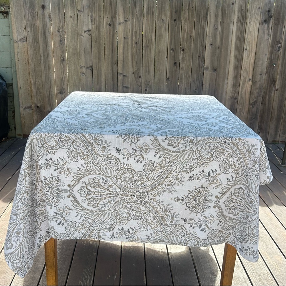 TAHARI HOME Elegant Gray Cotton Paisley Tablecloth #0916251